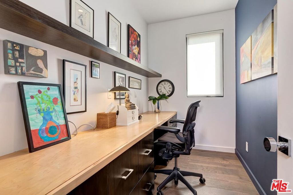 Image 44 of property listing at 10521 Northvale Road, Los Angeles, CA 90064