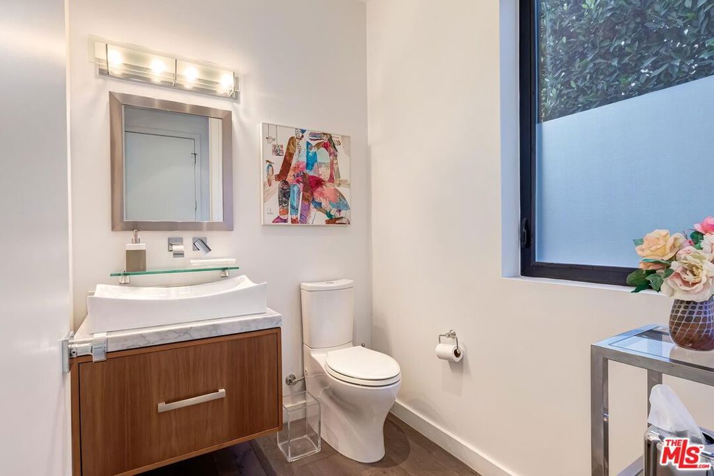 Image 45 of property listing at 10521 Northvale Road, Los Angeles, CA 90064