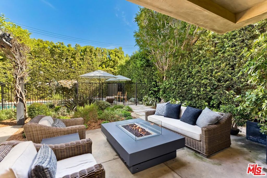 Image 47 of property listing at 10521 Northvale Road, Los Angeles, CA 90064