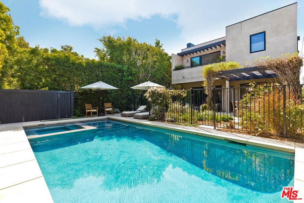 Image 50 of property listing at 10521 Northvale Road, Los Angeles, CA 90064