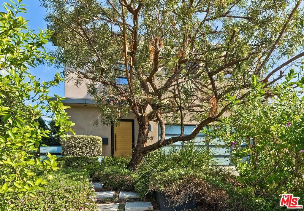 Image 53 of property listing at 10521 Northvale Road, Los Angeles, CA 90064