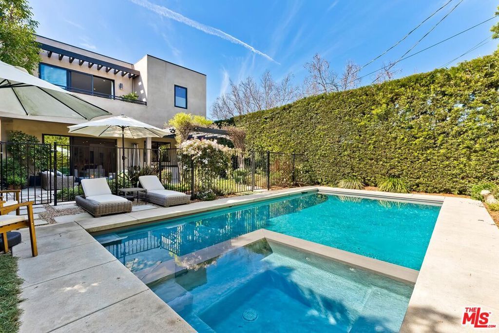 Image 6 of property listing at 10521 Northvale Road, Los Angeles, CA 90064