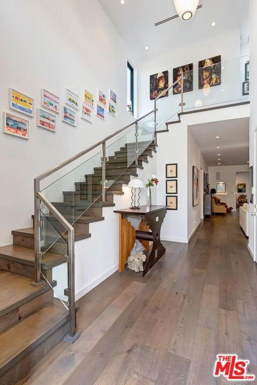 Image 9 of property listing at 10521 Northvale Road, Los Angeles, CA 90064