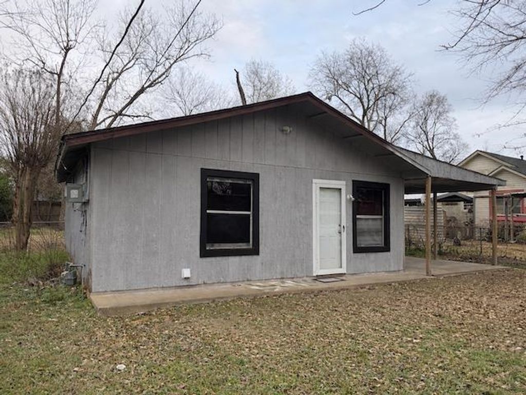 109 Shawnee St, Henderson, TX 75654