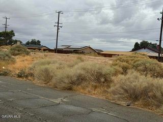 2 71st Street, California City, CA 93505