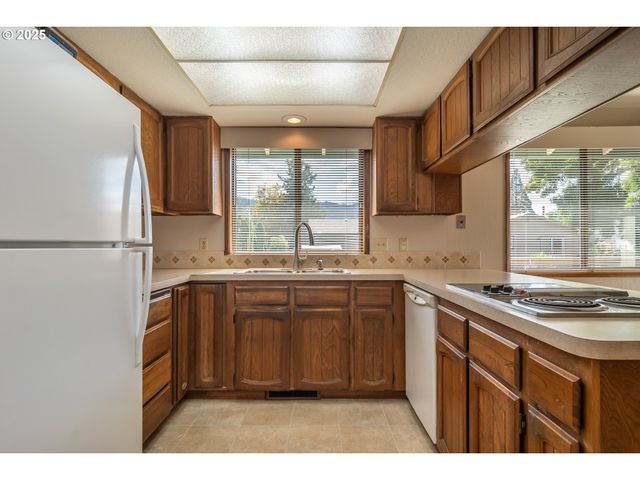 3265 W MOOSE Dr, Roseburg, OR 97471