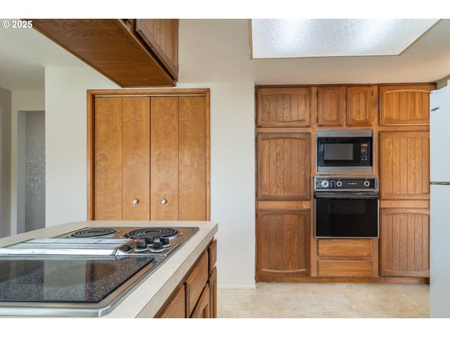 3265 W MOOSE Dr, Roseburg, OR 97471