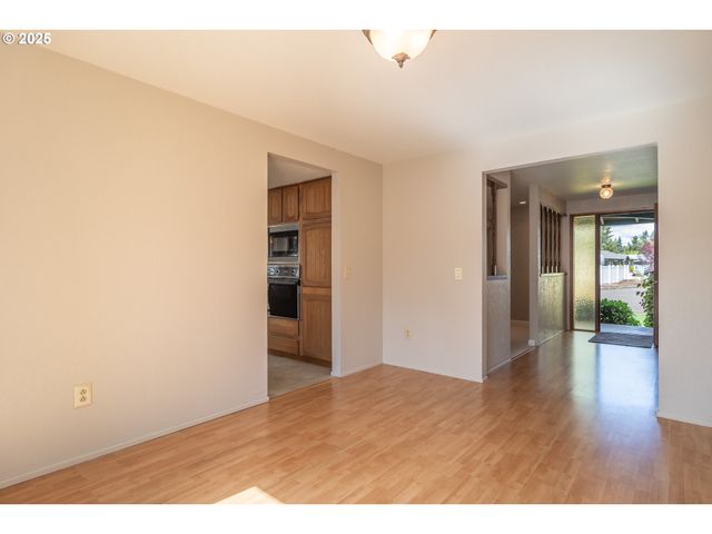 3265 W MOOSE Dr, Roseburg, OR 97471