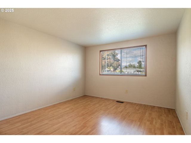 3265 W MOOSE Dr, Roseburg, OR 97471