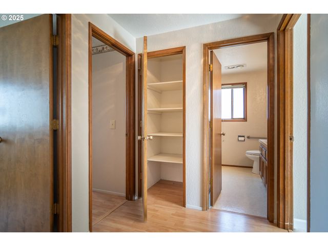 3265 W MOOSE Dr, Roseburg, OR 97471