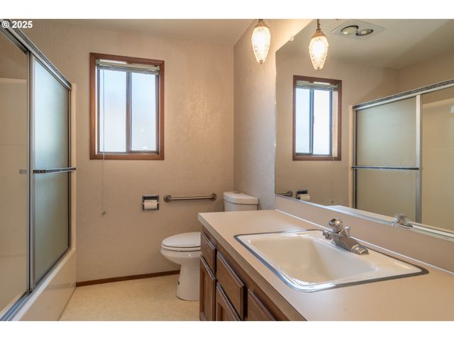 3265 W MOOSE Dr, Roseburg, OR 97471