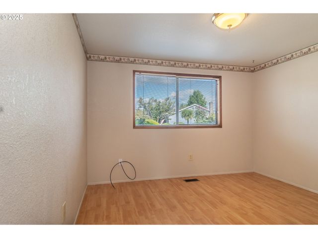 3265 W MOOSE Dr, Roseburg, OR 97471