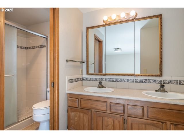 3265 W MOOSE Dr, Roseburg, OR 97471