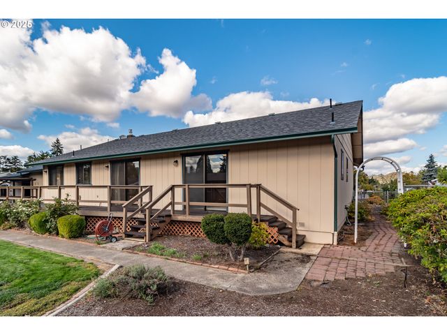 3265 W MOOSE Dr, Roseburg, OR 97471