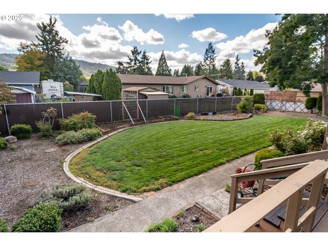 3265 W MOOSE Dr, Roseburg, OR 97471