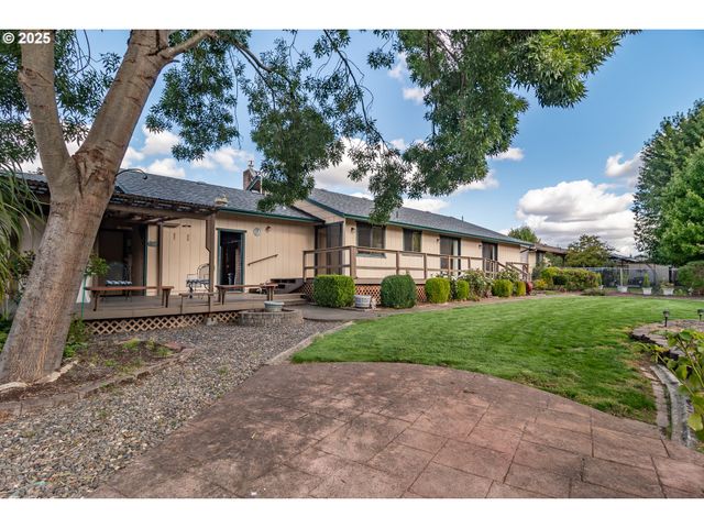 3265 W MOOSE Dr, Roseburg, OR 97471
