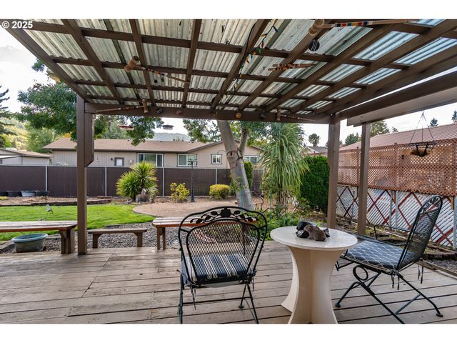 3265 W MOOSE Dr, Roseburg, OR 97471