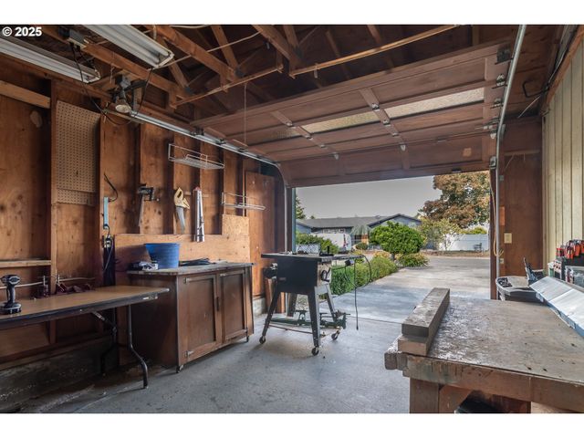 3265 W MOOSE Dr, Roseburg, OR 97471