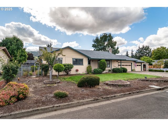 3265 W MOOSE Dr, Roseburg, OR 97471