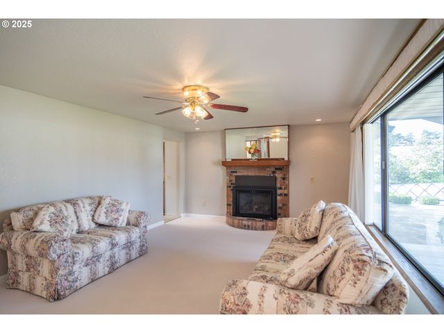 3265 W MOOSE Dr, Roseburg, OR 97471