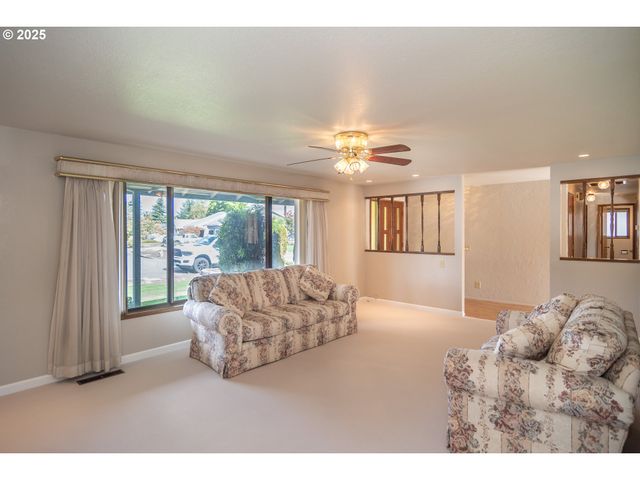 3265 W MOOSE Dr, Roseburg, OR 97471