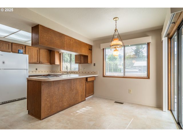 3265 W MOOSE Dr, Roseburg, OR 97471