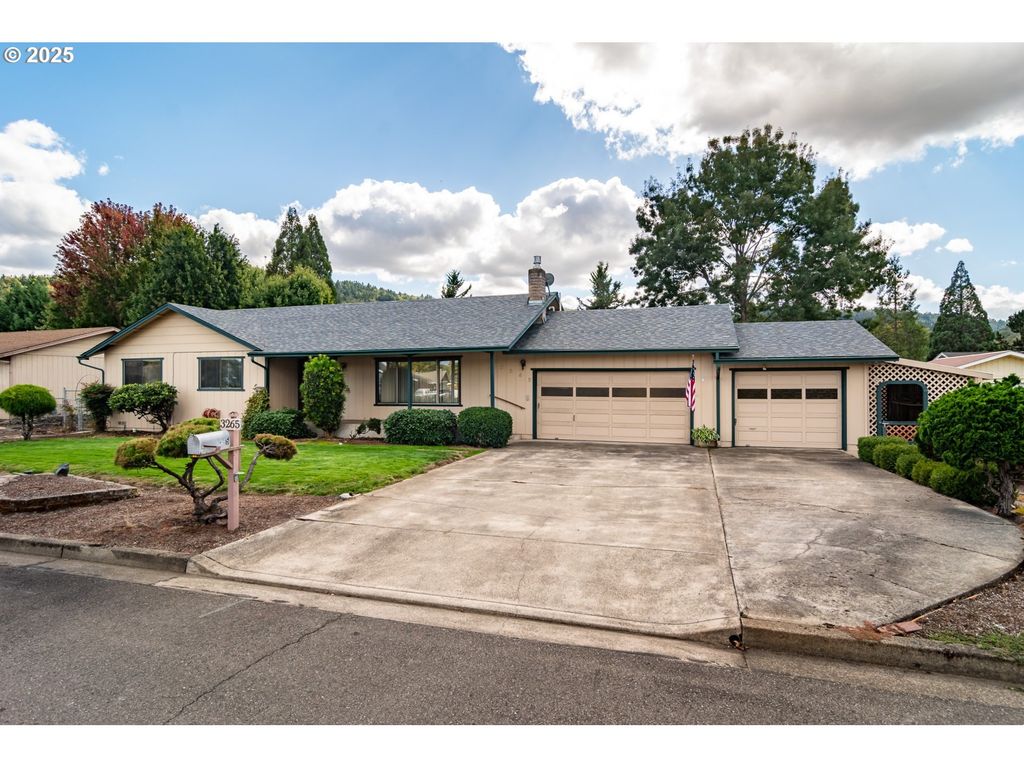 3265 W MOOSE Dr, Roseburg, OR 97471