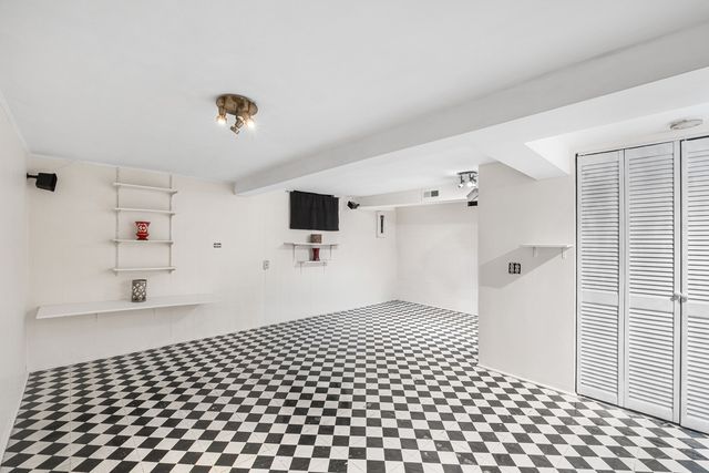 6209 N Caldwell Avenue, Chicago, IL 60646