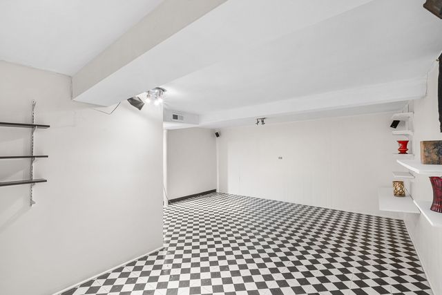 6209 N Caldwell Avenue, Chicago, IL 60646