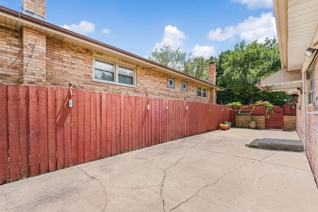 6209 N Caldwell Avenue, Chicago, IL 60646