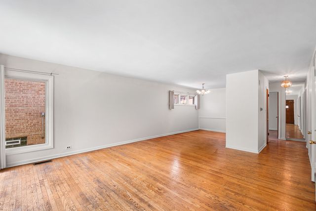 6209 N Caldwell Avenue, Chicago, IL 60646