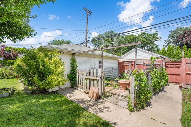 6209 N Caldwell Avenue, Chicago, IL 60646