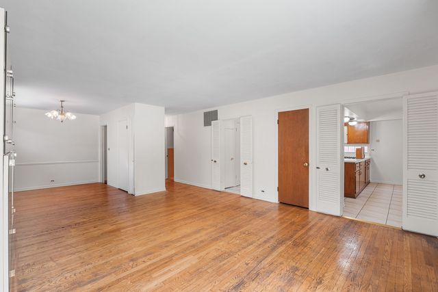 6209 N Caldwell Avenue, Chicago, IL 60646