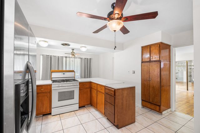 6209 N Caldwell Avenue, Chicago, IL 60646