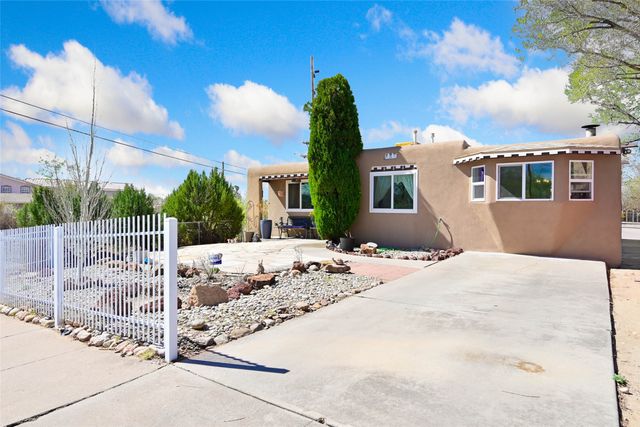 988 Avenida De Las Campanas, Santa Fe, NM 87507