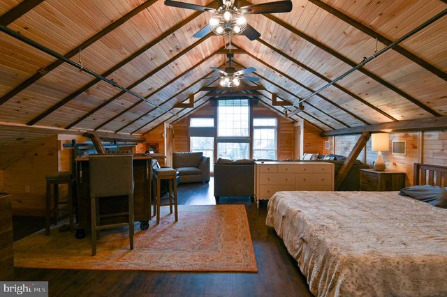 1700 TEXTER MOUNTAIN RD, Reinholds, PA 17569