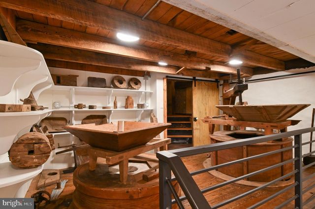 1700 TEXTER MOUNTAIN RD, Reinholds, PA 17569