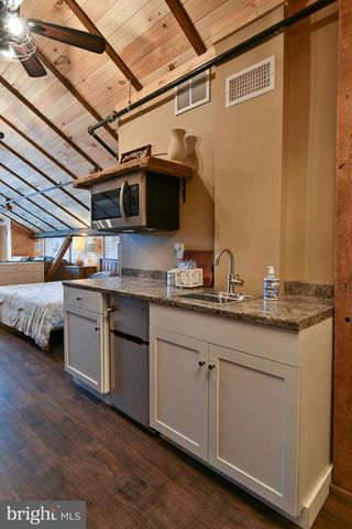 1700 TEXTER MOUNTAIN RD, Reinholds, PA 17569