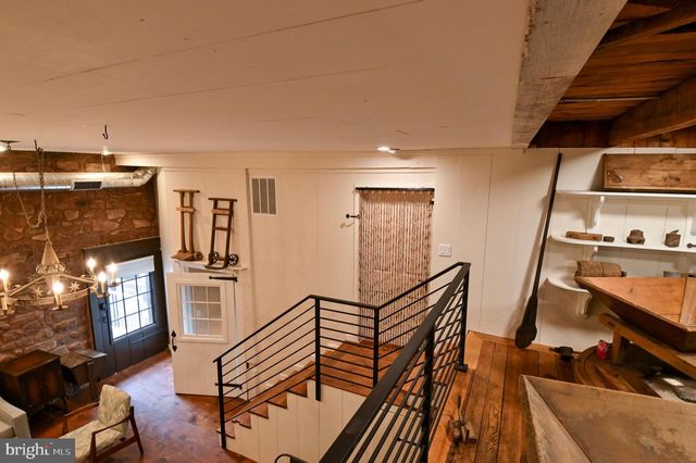 1700 TEXTER MOUNTAIN RD, Reinholds, PA 17569