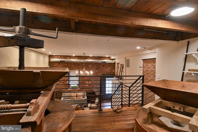 1700 TEXTER MOUNTAIN RD, Reinholds, PA 17569