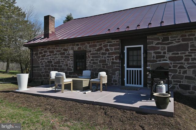 1700 TEXTER MOUNTAIN RD, Reinholds, PA 17569