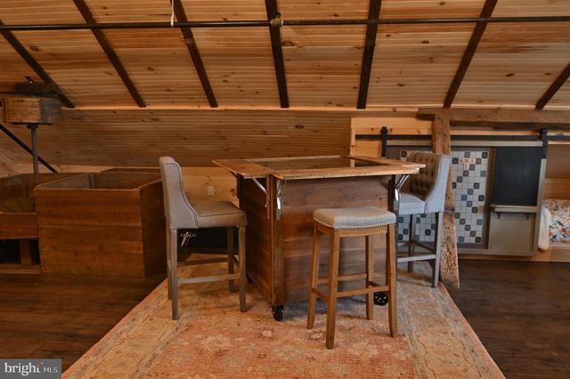 1700 TEXTER MOUNTAIN RD, Reinholds, PA 17569
