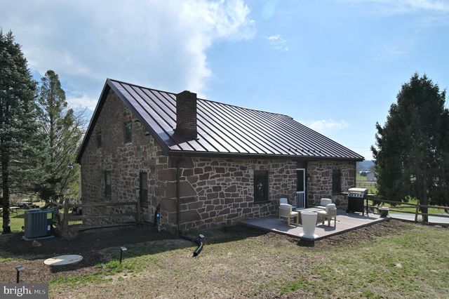 1700 TEXTER MOUNTAIN RD, Reinholds, PA 17569