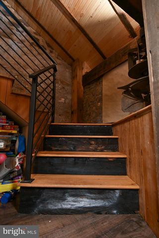 1700 TEXTER MOUNTAIN RD, Reinholds, PA 17569