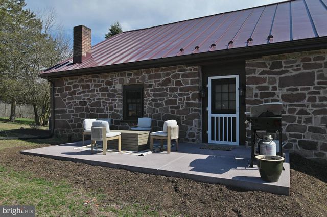 1700 TEXTER MOUNTAIN RD, Reinholds, PA 17569