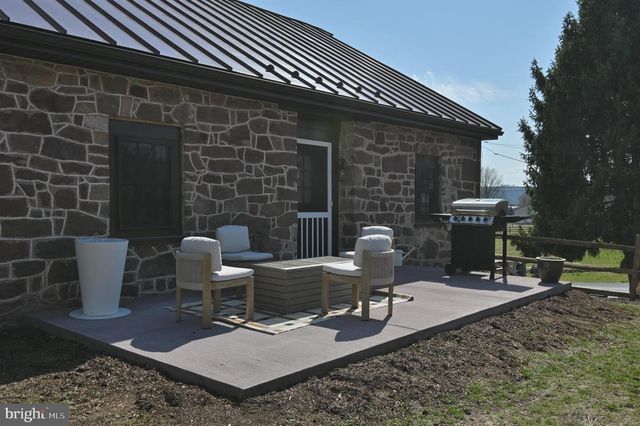 1700 TEXTER MOUNTAIN RD, Reinholds, PA 17569