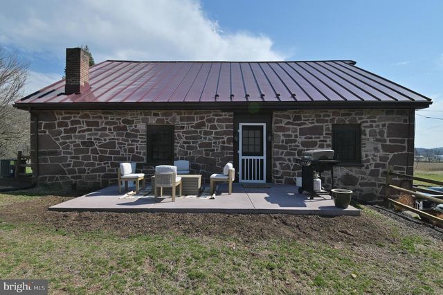 1700 TEXTER MOUNTAIN RD, Reinholds, PA 17569