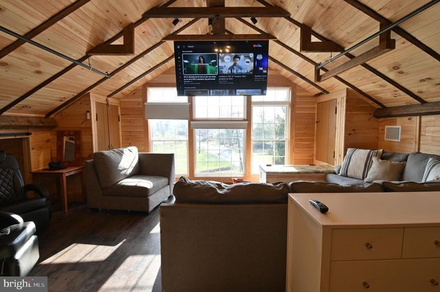 1700 TEXTER MOUNTAIN RD, Reinholds, PA 17569