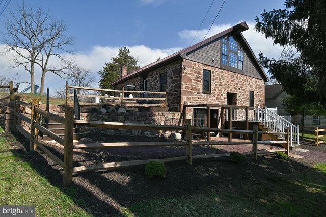 1700 TEXTER MOUNTAIN RD, Reinholds, PA 17569