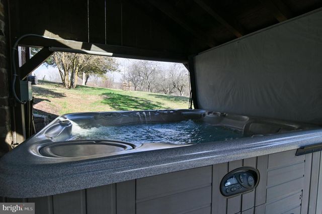 1700 TEXTER MOUNTAIN RD, Reinholds, PA 17569